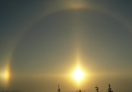 吉林天空中同时出现了三个太阳，这是什么现象？