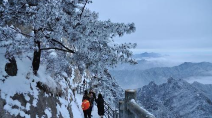 河南多景区飘起鹅毛大雪，是什么原因造成的？