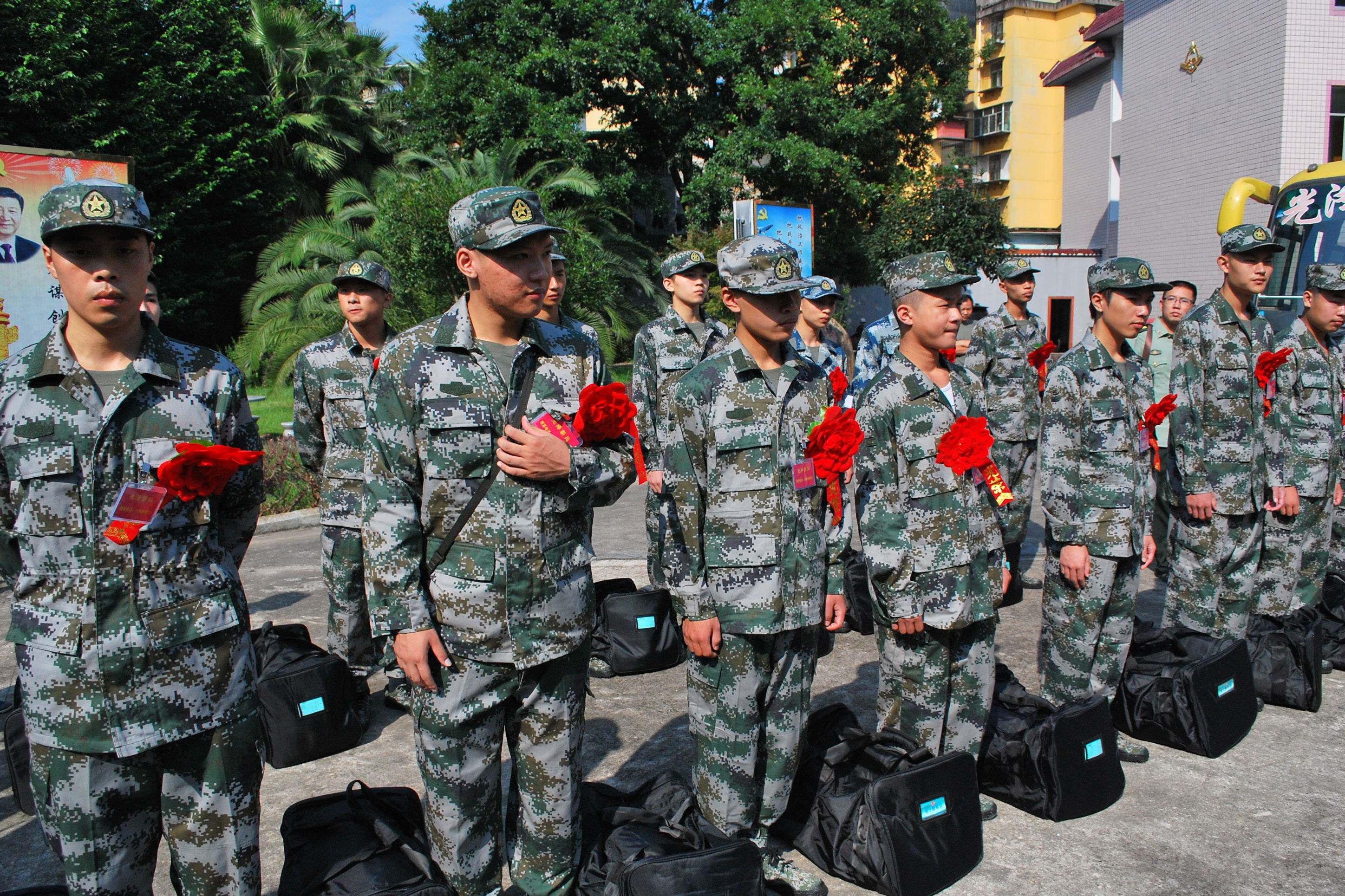 在校大学生去当兵好吗？