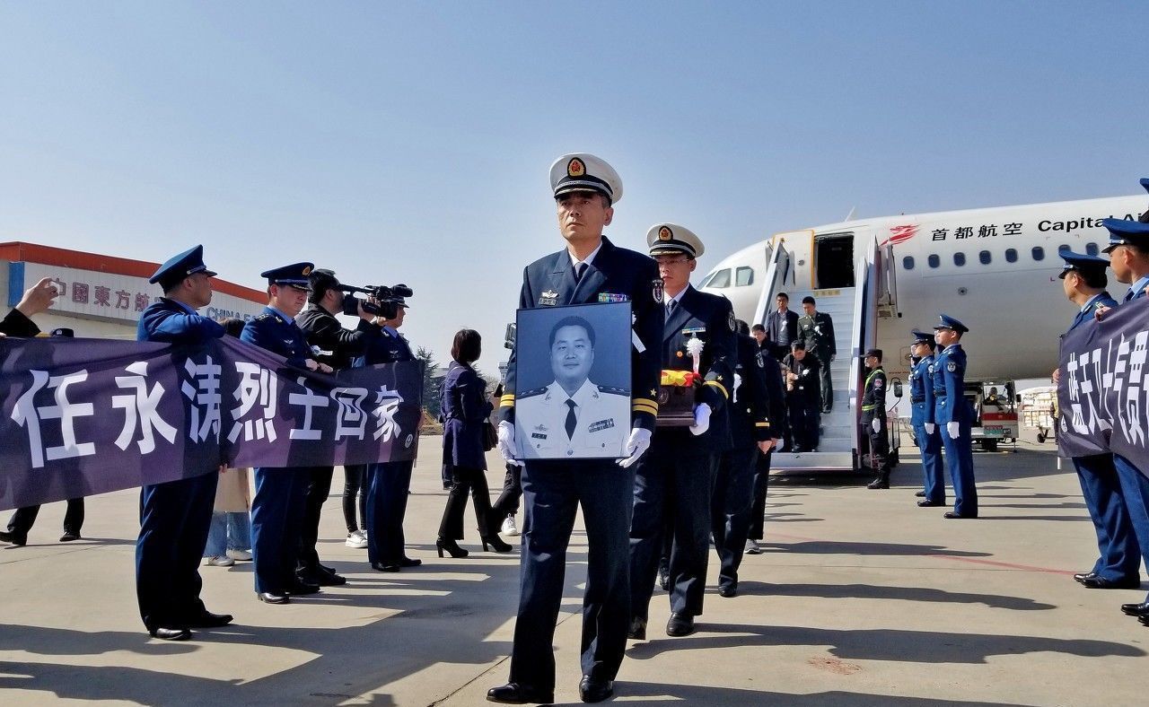 失事航班家属情绪失控在机场大哭，东航会如何安置这些家属？