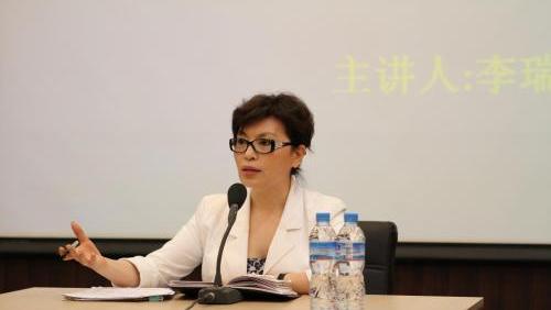 主持28年零失误，承受儿子坠楼的李瑞英，为何被频频“网暴”？