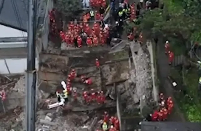 重庆垮塌食堂现场已被夷为平地，此次事故造成的人员伤亡情况如何？