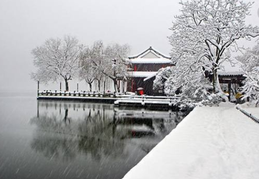 西湖下雪太美了，仿佛泼墨山水画，现场到底有多美？