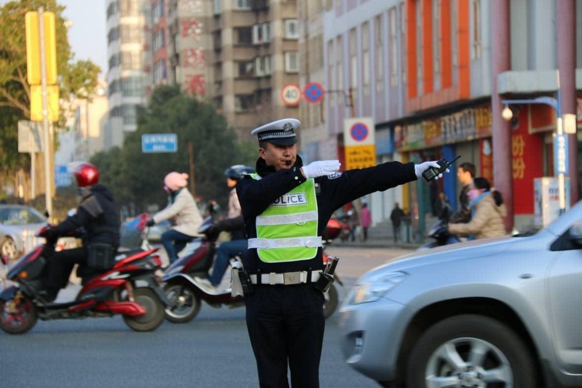 女协警或者女辅警要做什么，