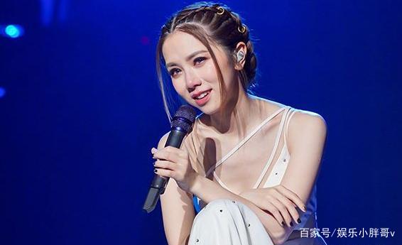 “铁肺天后”甄妮：丧夫4年后诞下一女，25年后女儿怎样了？