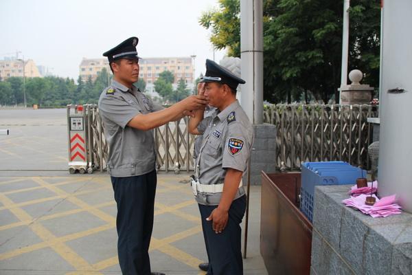 杭州一菜市场保安被捅，保安这个职业也成高危了吗？