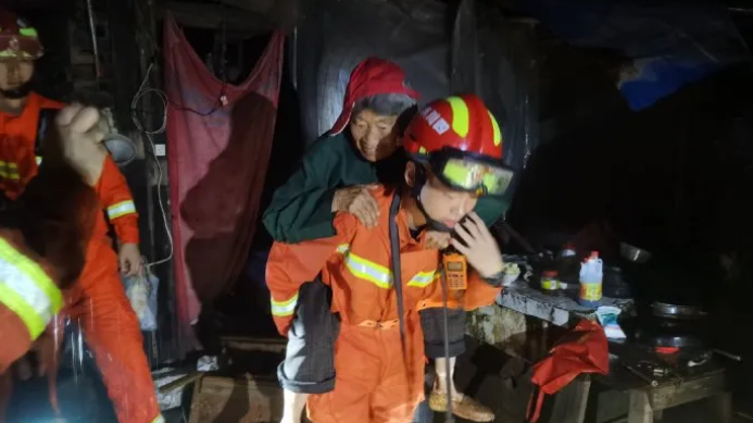 雅安暴雨致6人失联2人被埋，暴雨前有无做防备措施？