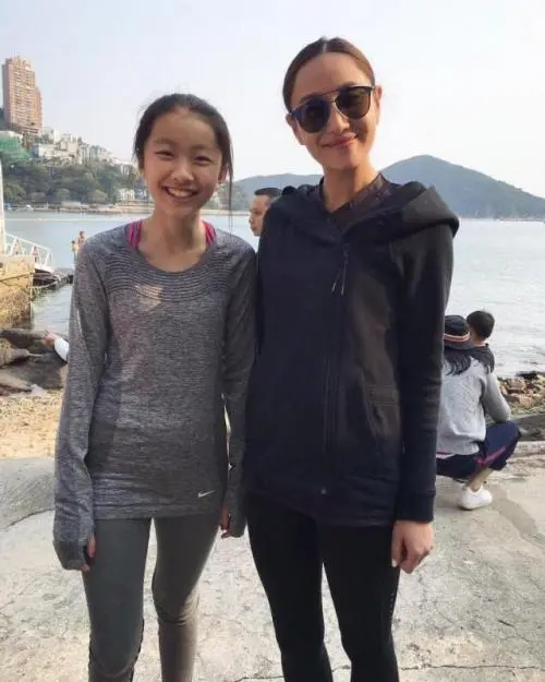 陈奕迅老婆晒女儿近照，打扮时尚前卫身材姣好，是否有进入娱乐圈的可能？