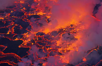 印尼火山发生剧烈喷发已致13死41伤，火山喷发能提前预警吗？