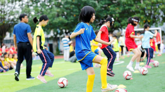 白岩松谈学校课间十分钟鸦雀无声，为何会这样？