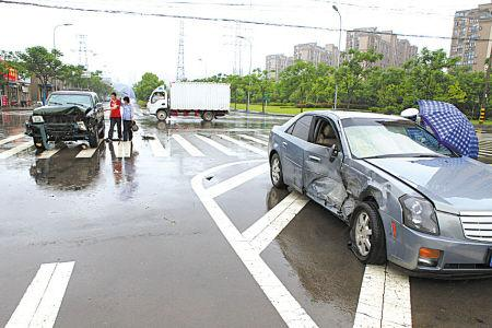 大连轿车撞人逃逸肇事者系报复社会，他为何要报复社会？