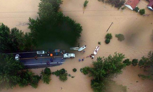 台风掀起12米狂浪，对涉及地区有何影响？