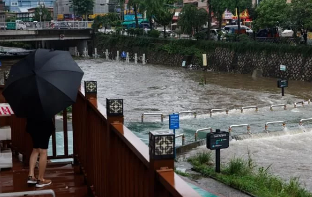 中日韩为何遭遇强降雨袭击，是否和全球变暖有关？