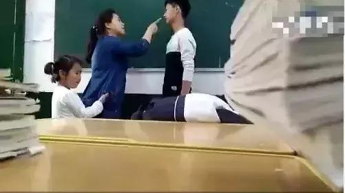 延安一女教师掌掴初二男生被停职，教师素质应如何加强？