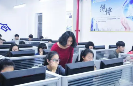 文科女生学啥专业好