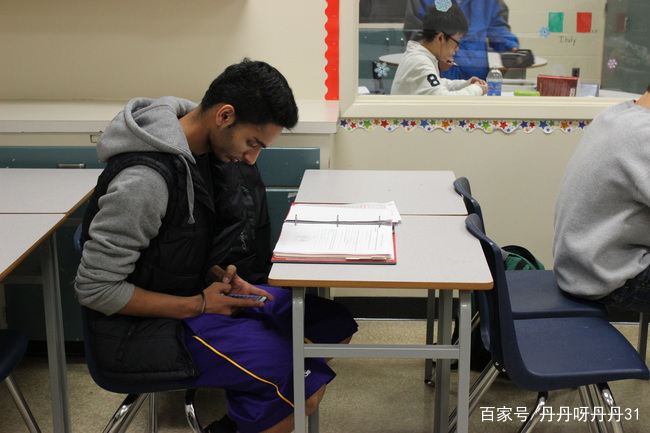 考生拍高考数学题上传，官方通报：各科成绩无效！ 作弊后还能参加高考吗？