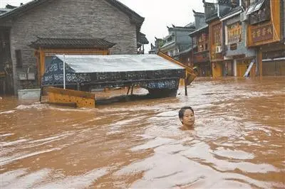 实拍洪灾过后的河南卫辉满目疮痍，给当地民众的生活带来了哪些影响？