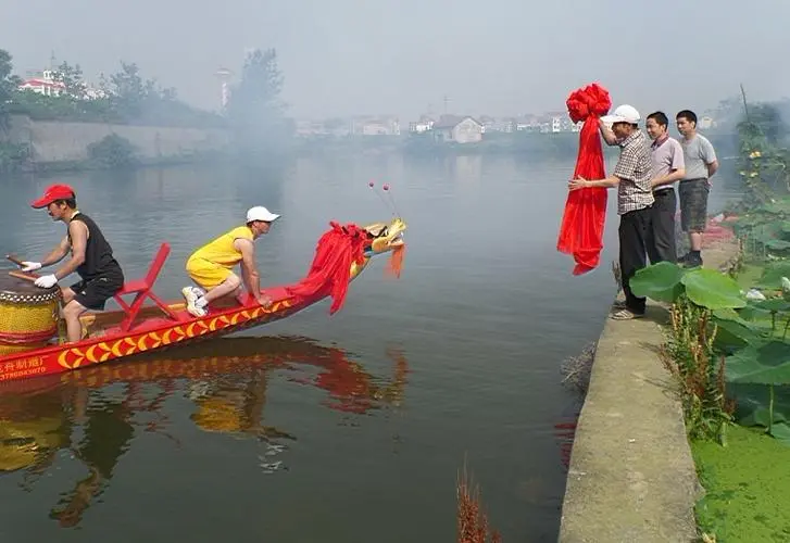 湖南男子划龙舟被雷击中落水失联，当地采取了哪些救援措施？