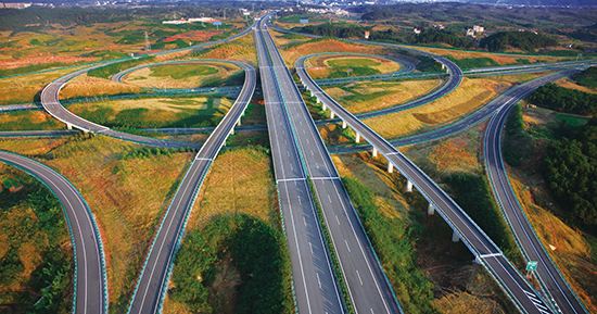 中国第一条高速公路是哪条